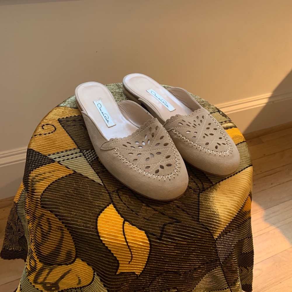 Oscar de la renta tan flats